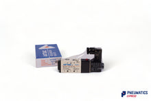 Load image into Gallery viewer, Airtac 4V11006F Solenoid Valve (DC 12v)